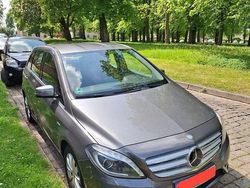 Grau Gebraucht 2012 Mercedes B180 Van / Kleinbus | 8.700 € (Guter Preis)