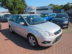 Grau Gebraucht 2010 Ford Focus Titanium Kombi | 5.988 € (Teuer)