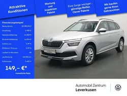 Grau / brillant silber (metallic) Gebraucht 2023 Skoda Kamiq Tour SUV | 18.980 € (Fairer Preis)