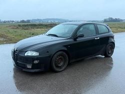 Schwarz Gebraucht 2001 Alfa Romeo 147 Kleinwagen | 300 € (Superpreis)
