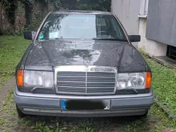 Schwarz Gebraucht 1987 Mercedes 230 Coupé | 7.500 €