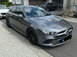 Grau Gebraucht 2019 Mercedes A200 AMG line Limousine | 27.999 € (Teuer)