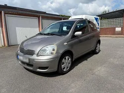 Grau Gebraucht 2005 Toyota Yaris Kleinwagen | 2.390 € (Etwas zu teuer)