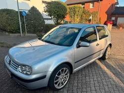 Grau Gebraucht 2002 VW Golf IV Kleinwagen | 2.000 € (Fairer Preis)