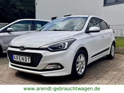 Weiß Gebraucht 2017 Hyundai i20 Passion Limousine | 9.990 € (Etwas zu teuer)