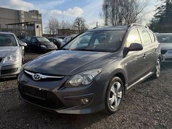 Grau Gebraucht 2011 Hyundai i30 Edition Kombi | 2.600 € (Fairer Preis)