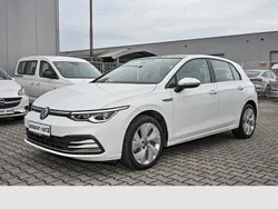 Pure white Gebraucht 2022 VW Golf VIII Style Limousine | 24.890 € (Fairer Preis)