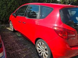 Rot Gebraucht 2011 Opel Meriva Van / Kleinbus | 3.500 €