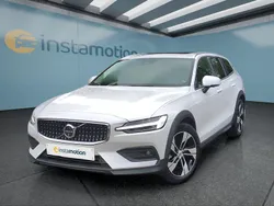 Weiß Gebraucht 2023 Volvo V60 Kombi | 45.949 € (Teuer)