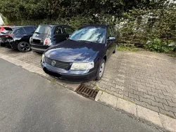 Blau Gebraucht 1998 VW Passat Kombi | 1.000 € (Fairer Preis)