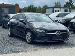 Schwarz Gebraucht 2020 Mercedes CLA200 Shooting Brake Kombi | 20.500 € (Fairer Preis)