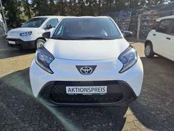 Schneeweiß Neu 2024 Toyota Aygo X-play Kleinwagen | 16.990 €