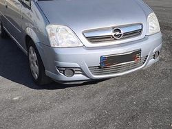 Grau Gebraucht 2005 Opel Meriva Van / Kleinbus | 2.300 € (Guter Preis)
