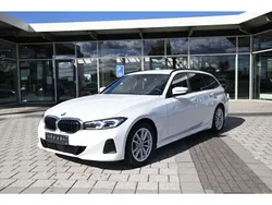 Weiss Gebraucht 2023 BMW 318 Shadowline Kombi | 32.990 € (Fairer Preis)