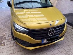 Gold Gebraucht 2023 Mercedes EQT200 Premium Van / Kleinbus | 26.750 € (Fairer Preis)