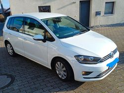 Weiß Gebraucht 2016 VW Golf Sportsvan Allstar Van / Kleinbus | 12.100 € (Etwas zu teuer)