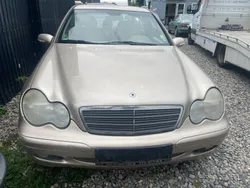 Gold Gebraucht 2001 Mercedes C200 Classic Limousine | 950 € (Etwas zu teuer)