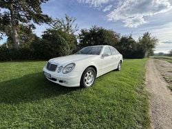 Weiß Gebraucht 2003 Mercedes E270 Classic Limousine | 2.500 € (Guter Preis)