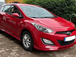Rot Gebraucht 2013 Hyundai i30 Kombi | 8.200 € (Etwas zu teuer)