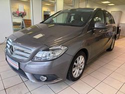 Grau Gebraucht 2014 Mercedes 180 Limousine | 12.600 € (Superpreis)
