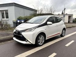 Weiß Gebraucht 2014 Toyota Aygo Kleinwagen | 5.200 €