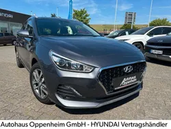 Grau Gebraucht 2020 Hyundai i30 Trend Limousine | 16.249 € (Fairer Preis)