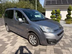 Grau Gebraucht 2016 Citroën Berlingo SELECTION Van / Kleinbus | 6.500 € (Fairer Preis)