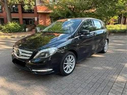 Schwarz Gebraucht 2012 Mercedes B220 Van / Kleinbus | 12.499 € (Fairer Preis)