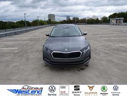 Graphite grau (metallic) Gebraucht 2023 Skoda Octavia Style Kombi | 38.880 €