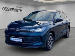 Blau Gebraucht 2024 VW Tiguan Life SUV | 37.490 € (Etwas zu teuer)