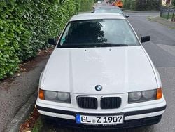 Weiß Gebraucht 1993 BMW 316 Limousine | 2.800 €