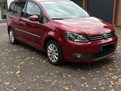 Rot Gebraucht 2012 VW Touran Highline Van / Kleinbus | 8.490 € (Fairer Preis)