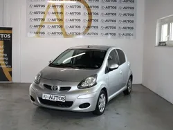 Silber Gebraucht 2011 Toyota Aygo Edition Kleinwagen | 3.490 € (Fairer Preis)