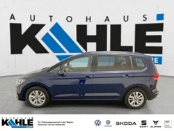 Atlantik blue (blau) Gebraucht 2023 VW Touran Comfortline Van / Kleinbus | 31.990 € (Fairer Preis)