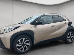 Beige Neu 2025 Toyota Aygo Play Kleinwagen | 21.790 €