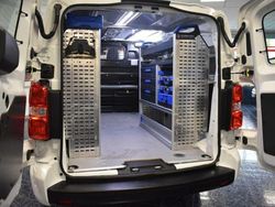 Weiß Gebraucht 2021 Opel Vivaro Elegance Van | 18.770 € (Fairer Preis)