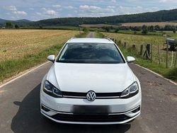 Weiß Gebraucht 2018 VW Golf VII Highline Kombi | 15.600 € (Fairer Preis)