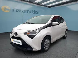 Weiß Gebraucht 2019 Toyota Aygo X-play Kleinwagen | 9.049 € (Guter Preis)