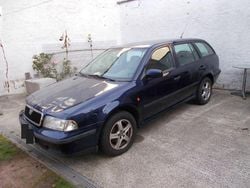 Blau Gebraucht 2000 Skoda Octavia Kombi | 850 € (Guter Preis)