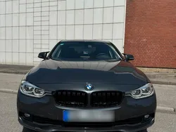 Grau Gebraucht 2017 BMW 320 Comfort Edition Limousine | 19.499 € (Fairer Preis)