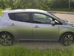 Silber Gebraucht 2014 Nissan Leaf Tekna Kleinwagen | 7.500 € (Etwas zu teuer)