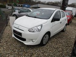 Weiß Gebraucht 2016 Mitsubishi Space Star Diamant Edition Limousine | 4.749 € (Fairer Preis)