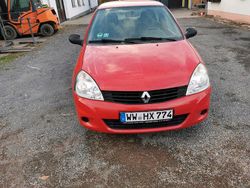 Rot Gebraucht 2010 Renault Clio II Kleinwagen | 1.500 €