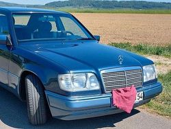 Blau Gebraucht 1994 Mercedes E220 Limousine | 11.000 €