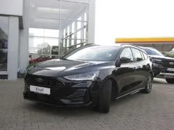 Schwarz Gebraucht 2024 Ford Focus ST-Line Limousine | 26.490 € (Fairer Preis)