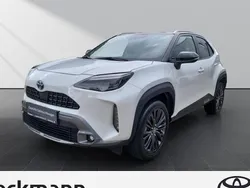Weiß Gebraucht 2022 Toyota Yaris Cross SUV | 26.990 € (Etwas zu teuer)