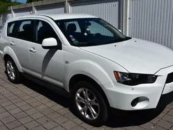Weiß Gebraucht 2011 Mitsubishi Outlander Inform SUV | 9.500 € (Teuer)