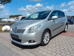 Silber Gebraucht 2012 Toyota Verso Travel Van / Kleinbus | 4.990 € (Fairer Preis)