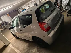 Silber Gebraucht 2009 Citroën C2 Kleinwagen | 1.900 €