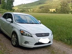 Weiß Gebraucht 2009 Kia Ceed Kleinwagen | 3.000 € (Fairer Preis)